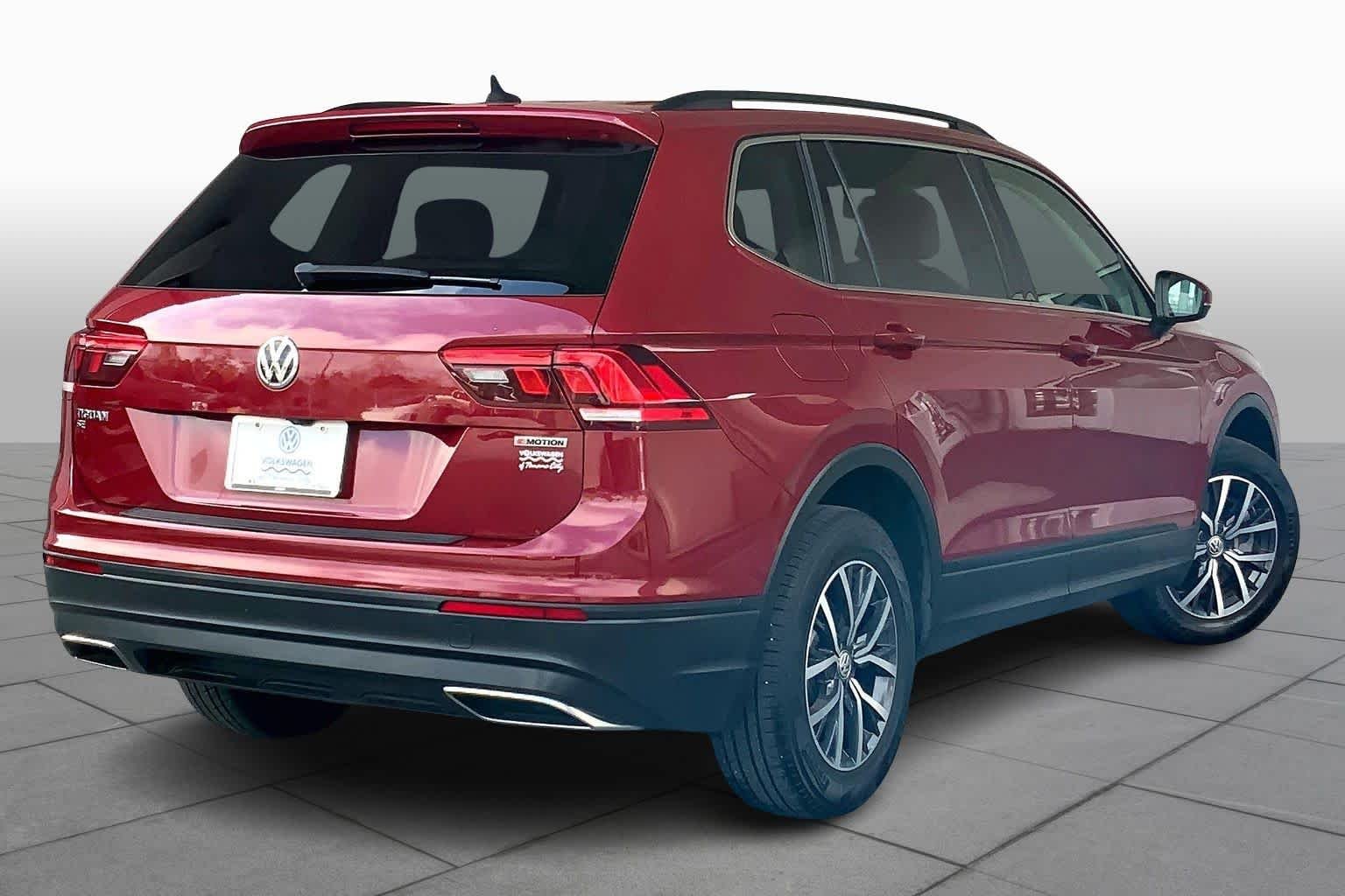 Used 2019 Cardinal Red Metallic Volkswagen SE image 13