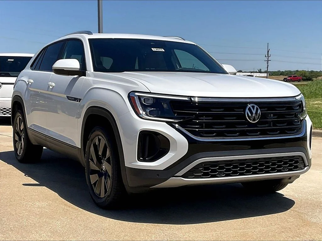 New 2026 White Volkswagen 2.0T SE w/Technology image 1