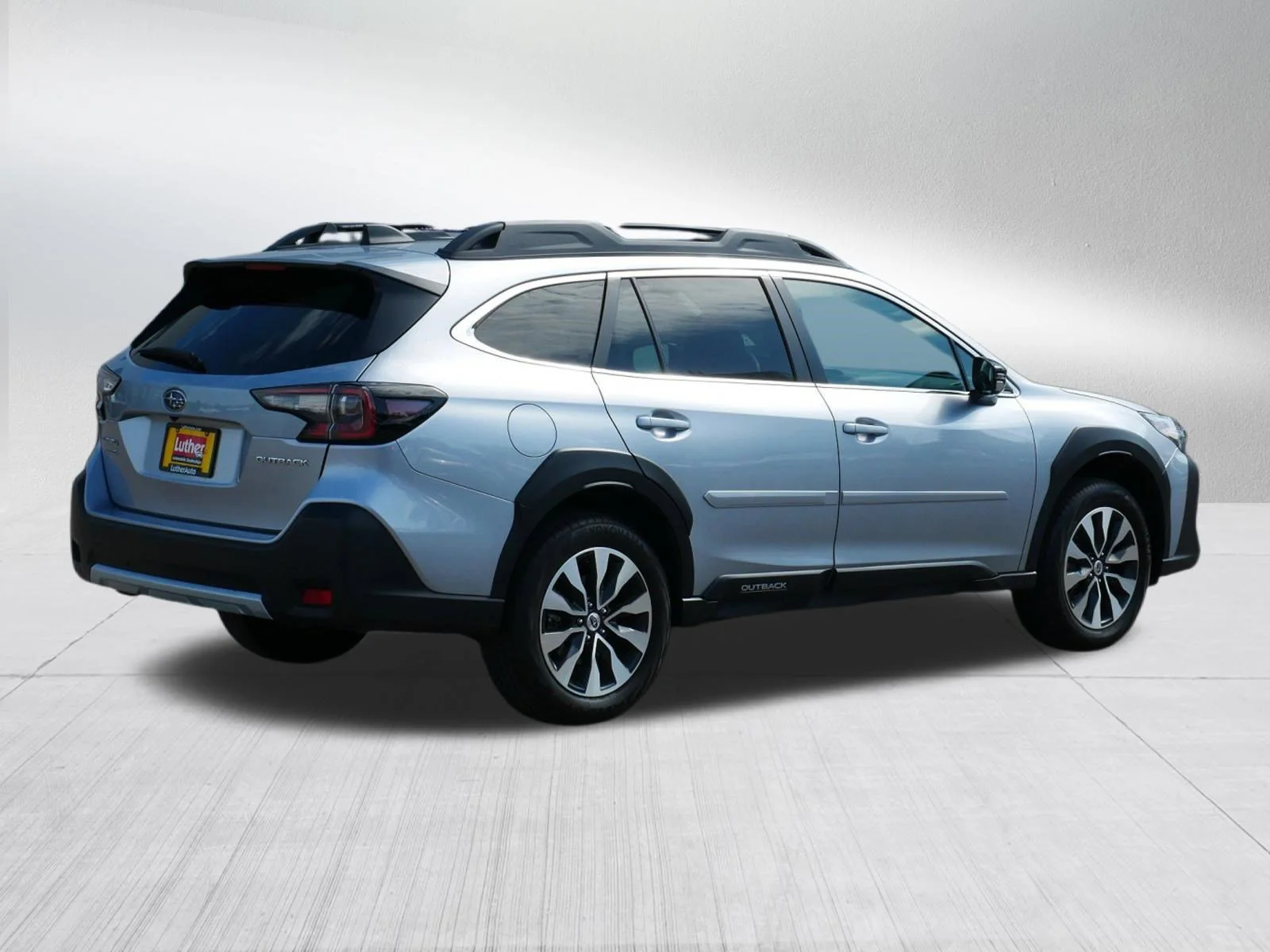 Used 2024 Ice Silver Metallic Subaru Limited image 7