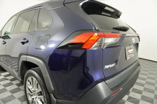 Used 2021 Blue Toyota XLE Premium image 12