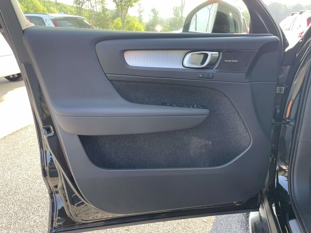 New 2026 Onyx Black Volvo Ultra Black Edition image 5