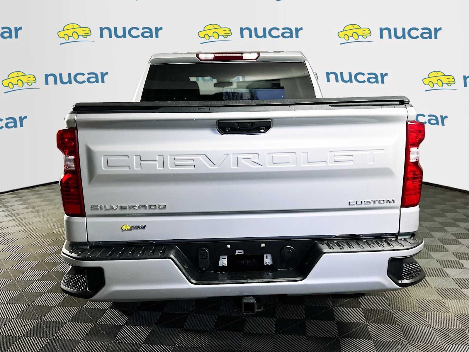 Used 2022 Silver Ice Metallic Chevrolet Custom image 6