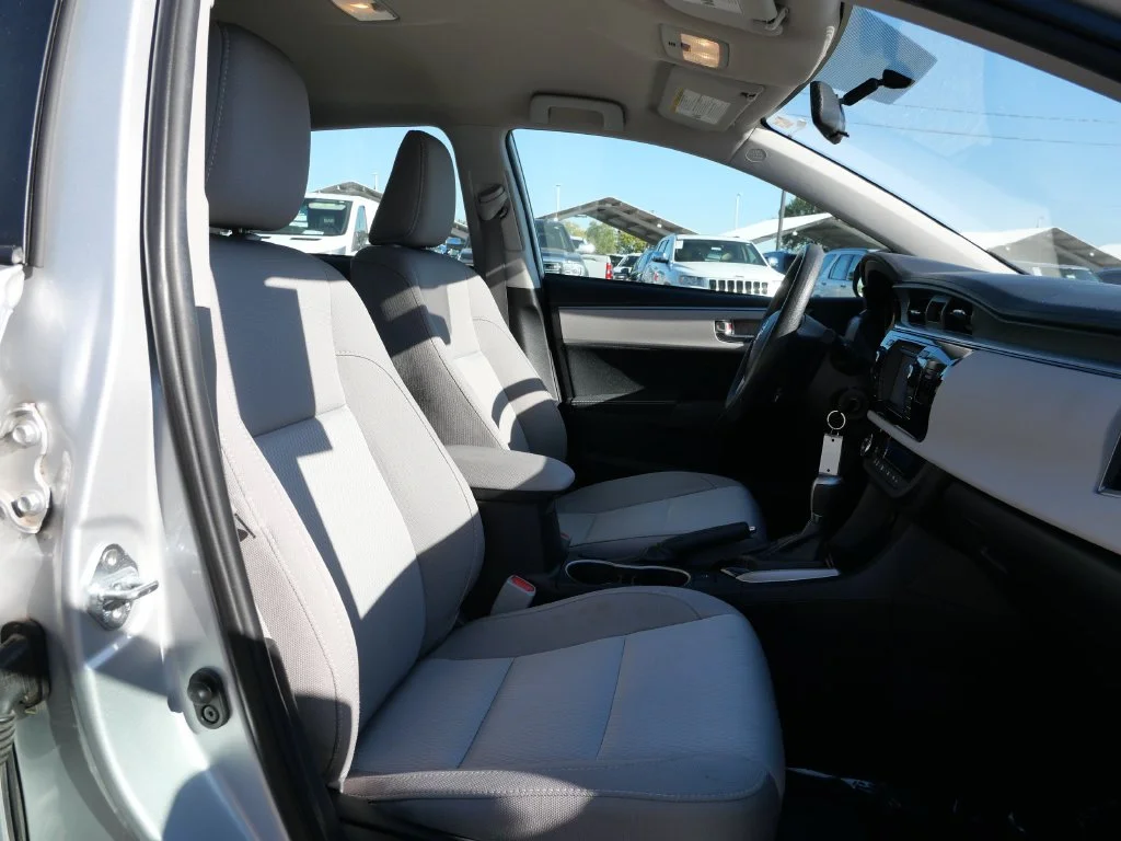 Used 2016 Silver Toyota LE image 12