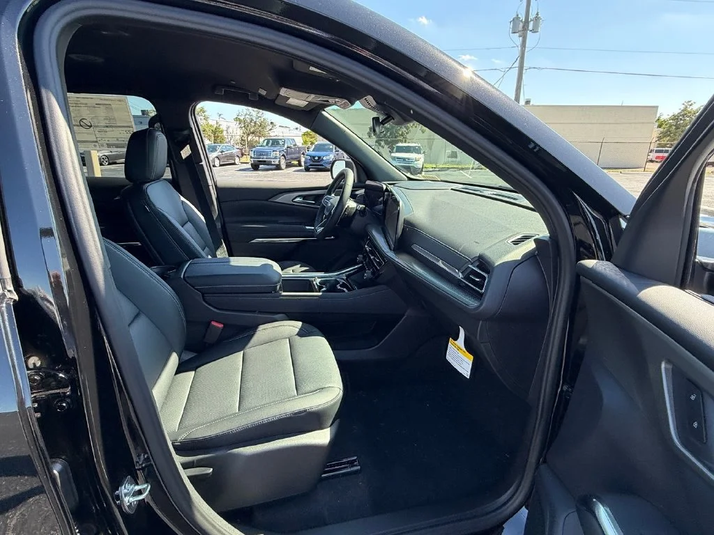New 2027 Mosaic Black Metallic Chevrolet LT image 15
