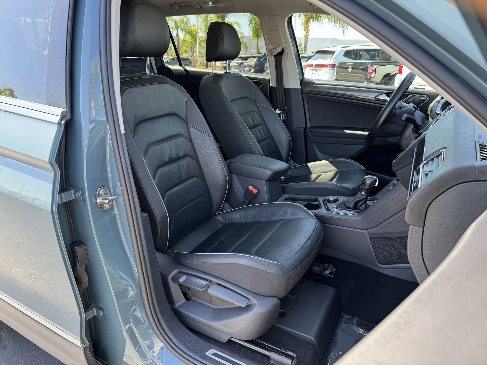 Used 2019 Stone Blue Metallic Volkswagen SEL Premium image 34