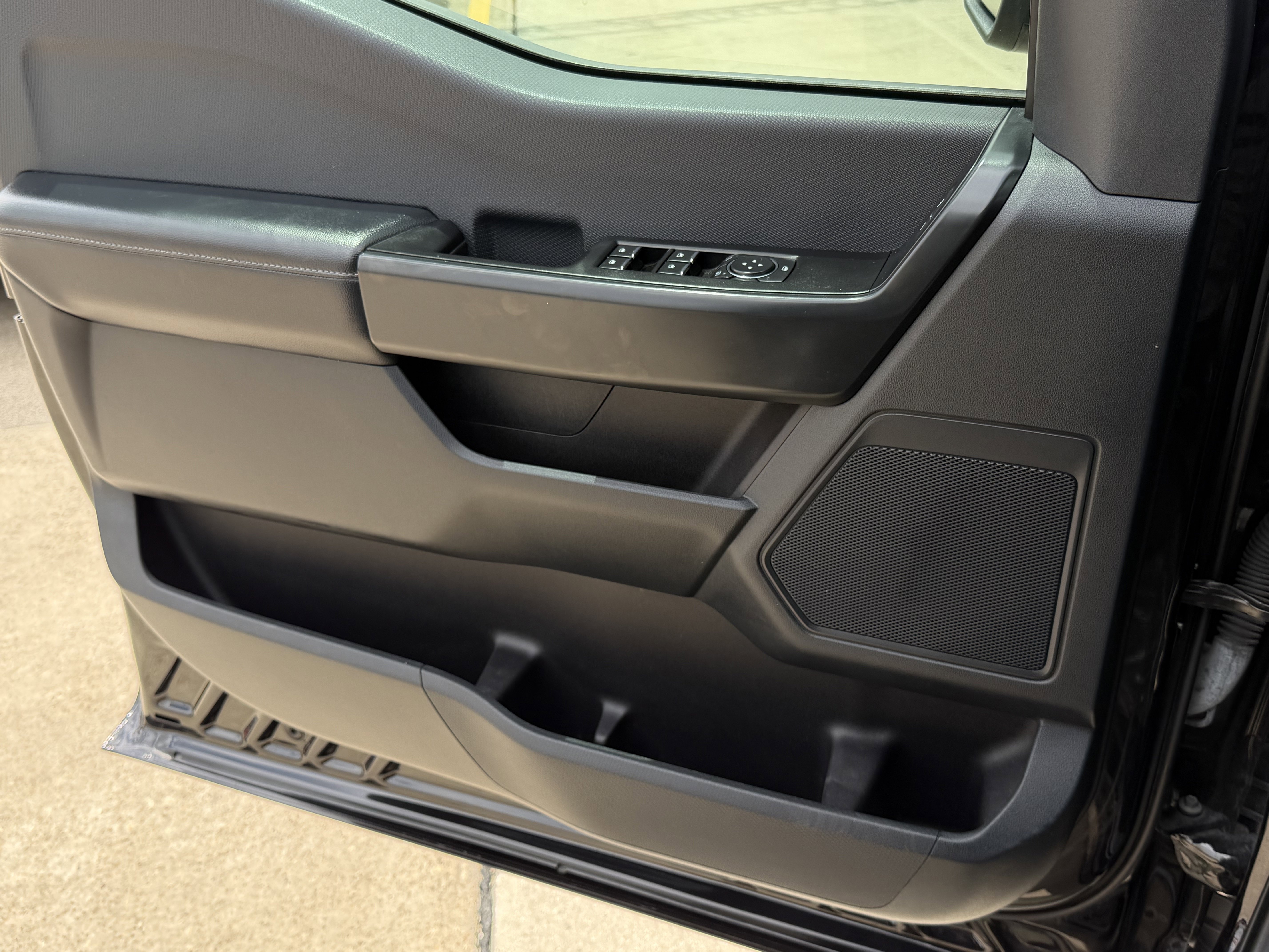 Used 2022 Agate Black Metallic Ford XL image 25