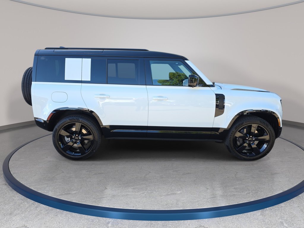 New 2026 Fuji White Land Rover X-Dynamic SE image 4