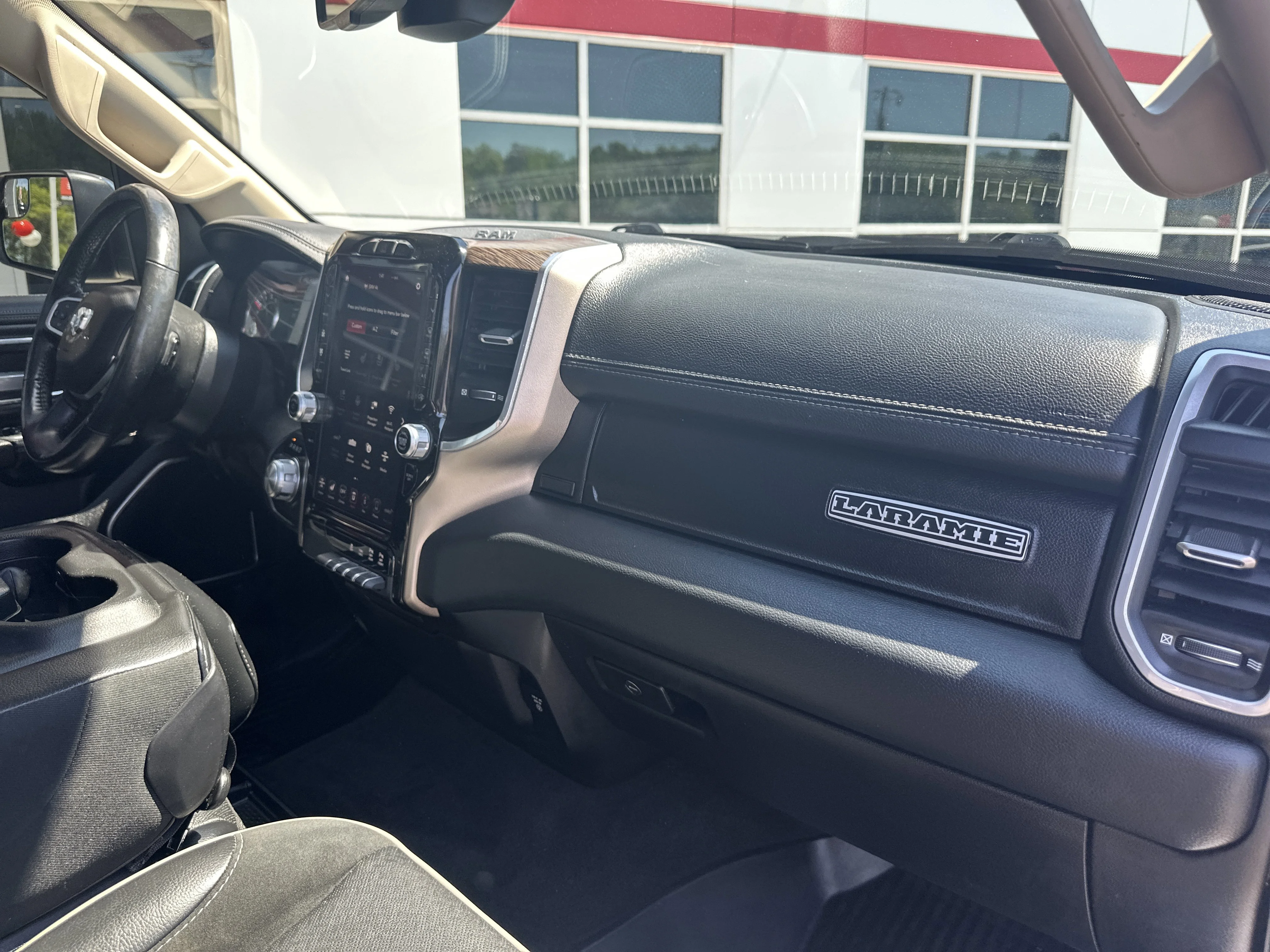 Used 2020 Diamond Black Crystal Pearlcoat Ram Laramie image 37