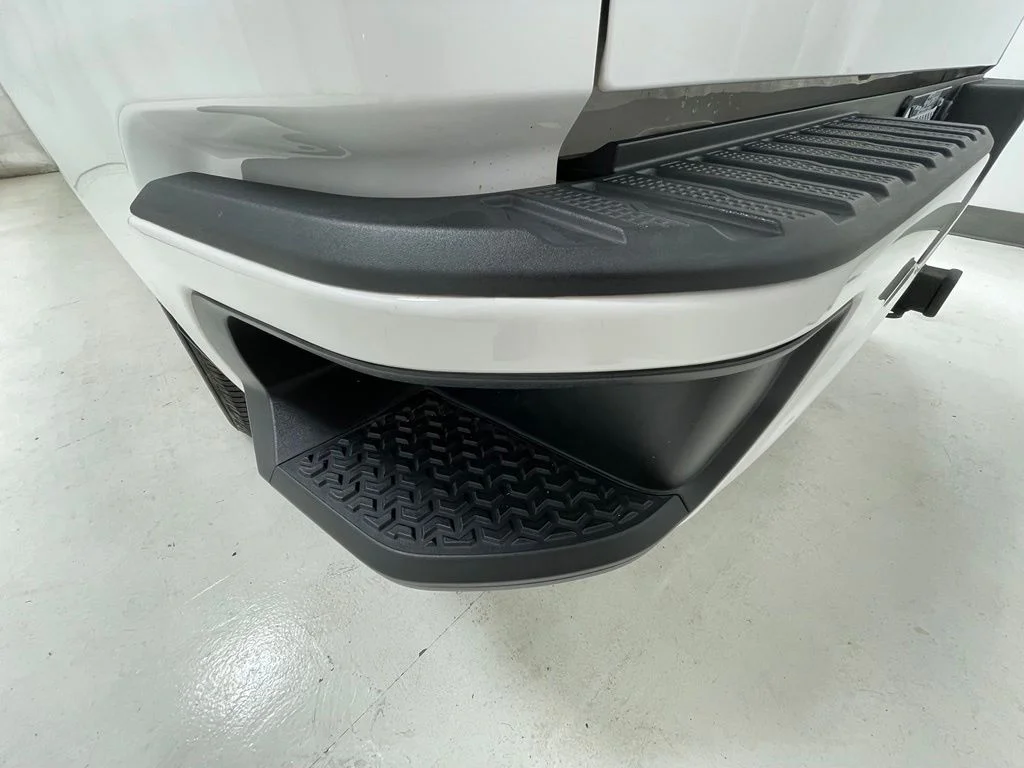 Used 2022 White Chevrolet Custom image 7