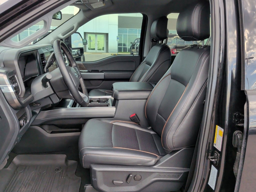 Used 2025 Agate Black Metallic Ford Lariat image 13