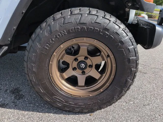 Used 2021 White Jeep Unlimited Sahara image 11