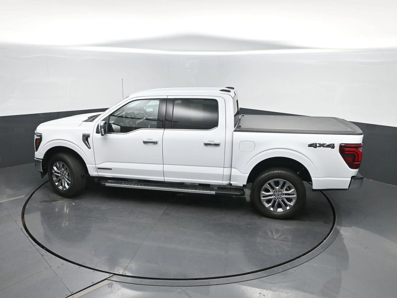 Used 2025 Oxford White Ford LARIAT image 41