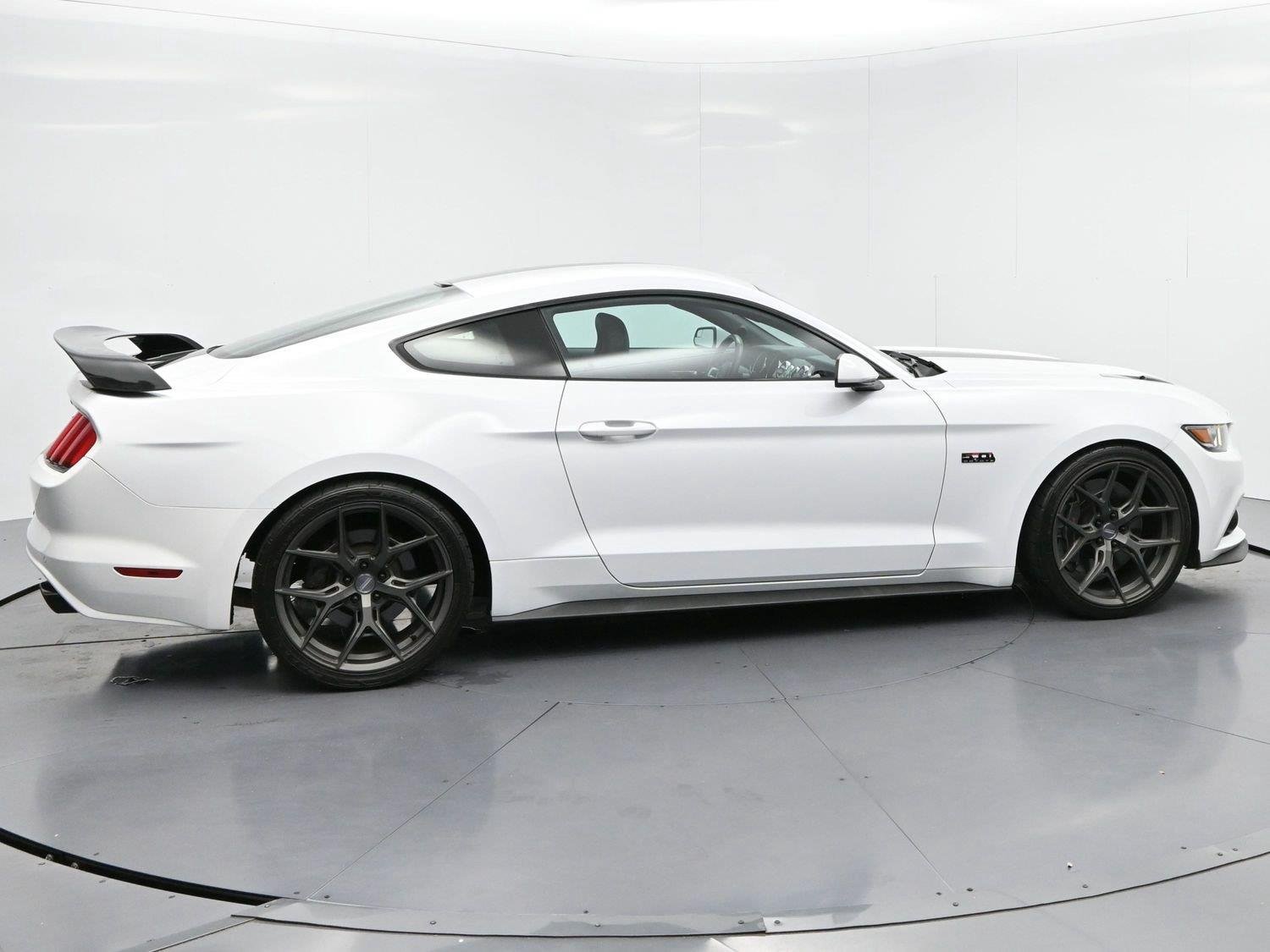 Used 2016 Oxford White Ford GT image 8
