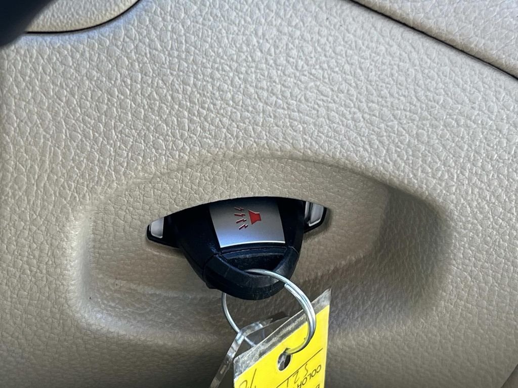 Used 2014 White Nissan SV image 26