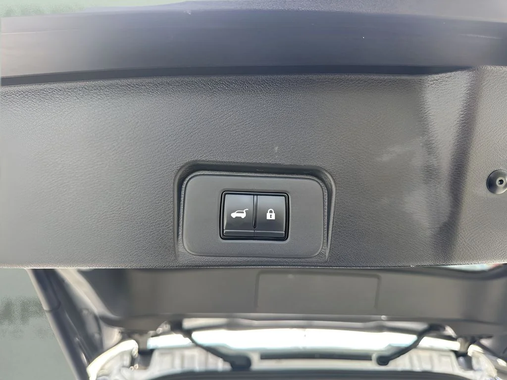 Used 2025 Silver Nissan SV image 29