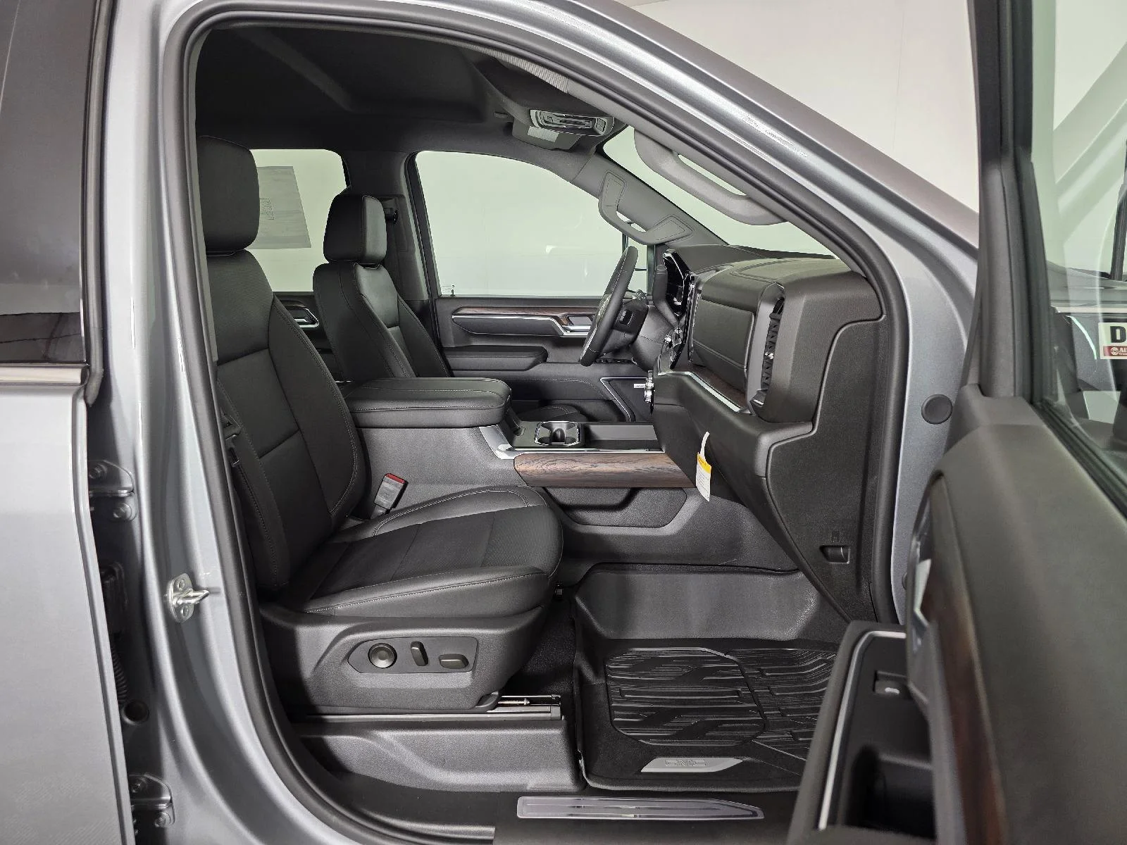 New 2025 Sterling Metallic GMC SLT image 25