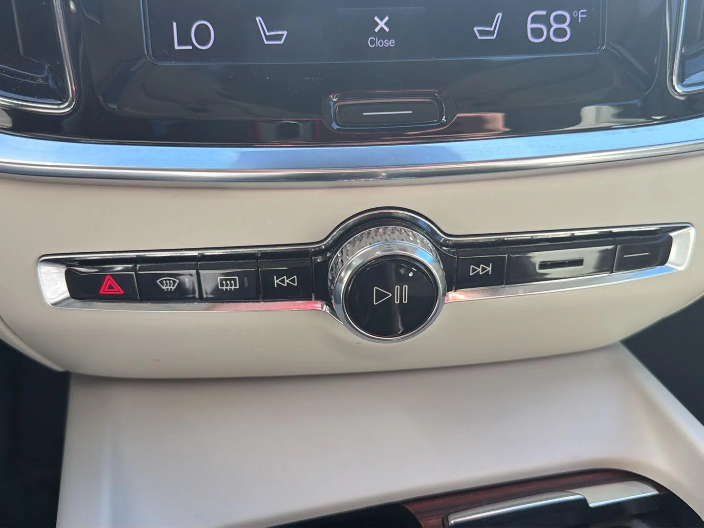 Used 2022 Denim Blue Metallic Volvo Momentum image 20
