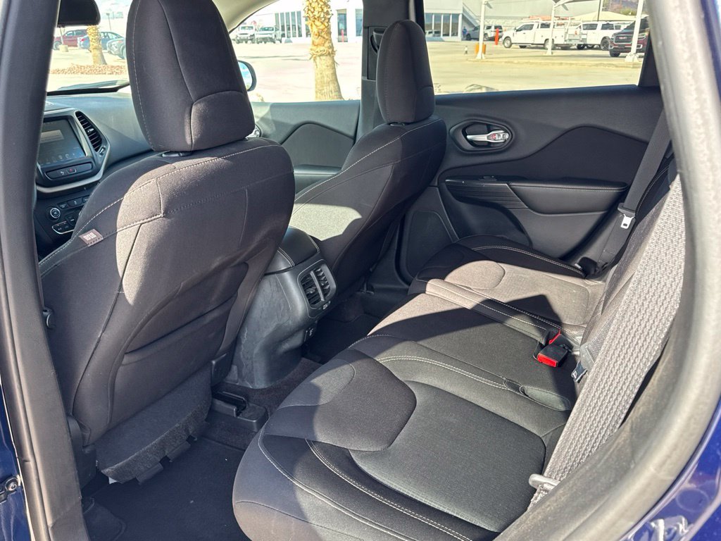 Used 2016 Blue Jeep Latitude image 9