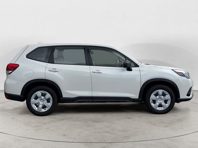Used 2022 White Subaru  image 4