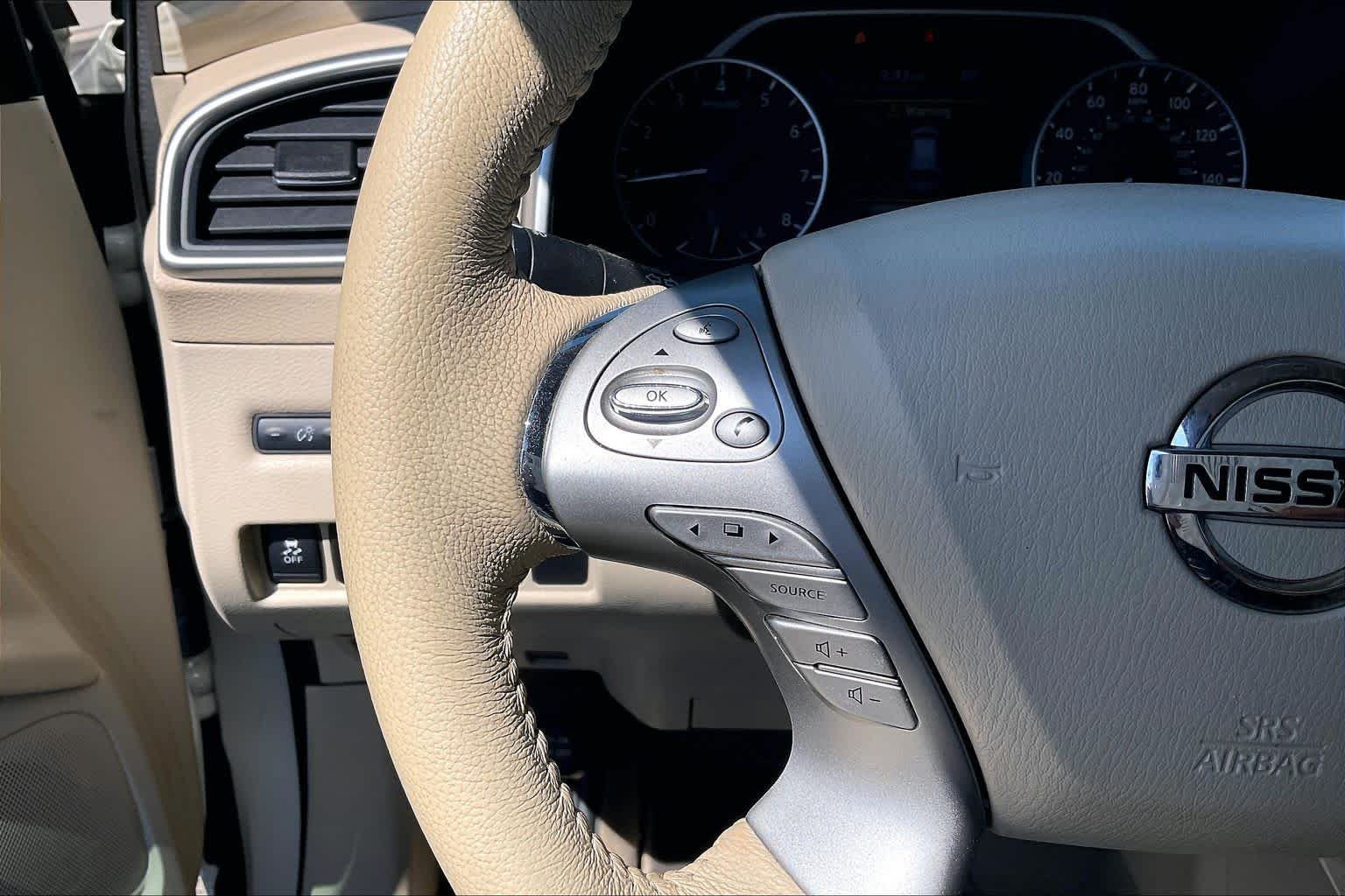 Used 2015 Pearl White Nissan SL image 22