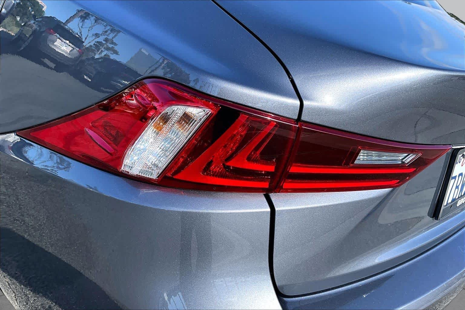 Used 2014 Nebula Gray Pearl Lexus  image 26