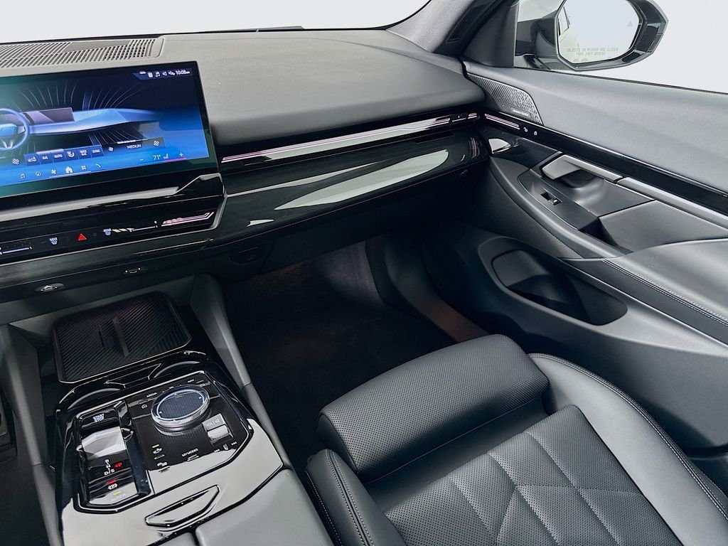 2025 BMW 5 Series 530i - Photo 24