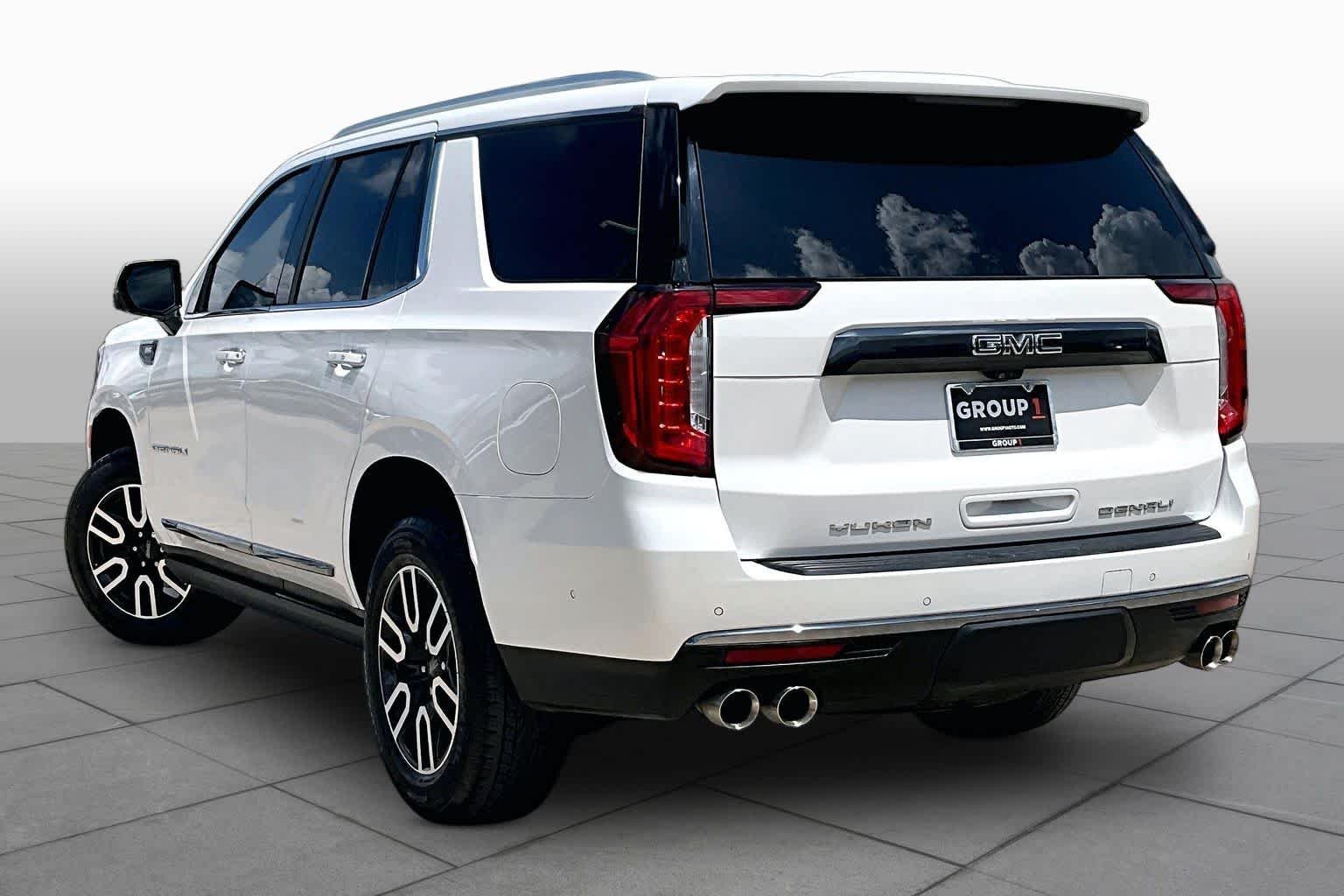 Used 2023 White Frost Tricoat GMC Denali Ultimate image 12