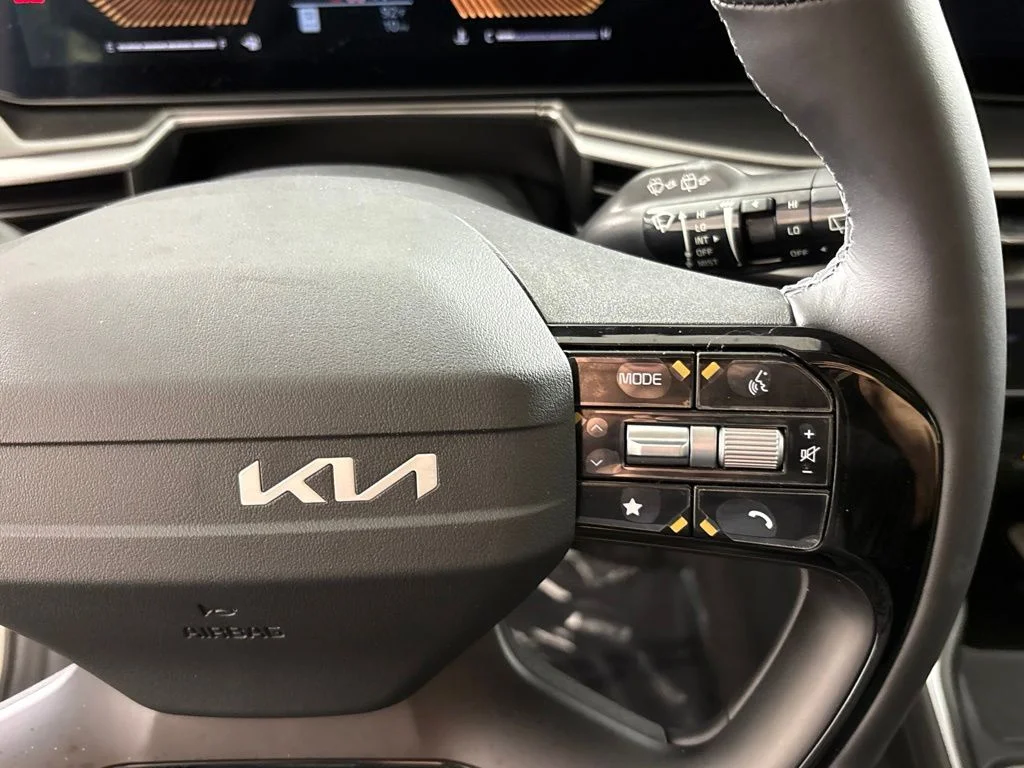 New 2026 Ivory Silver Kia S image 30