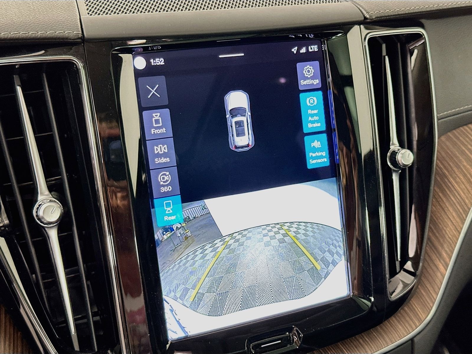 Used 2023 Crystal White Metallic Volvo B6 Ultimate Dark Theme image 14
