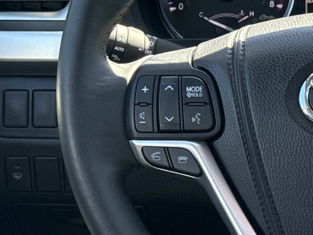 Used 2015 Black Toyota XLE V6 image 13