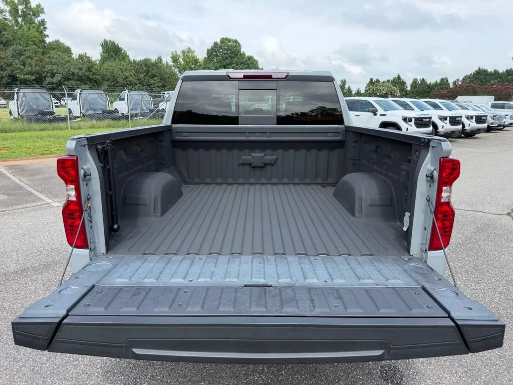 Used 2024 Slate Gray Metallic Chevrolet LT image 25