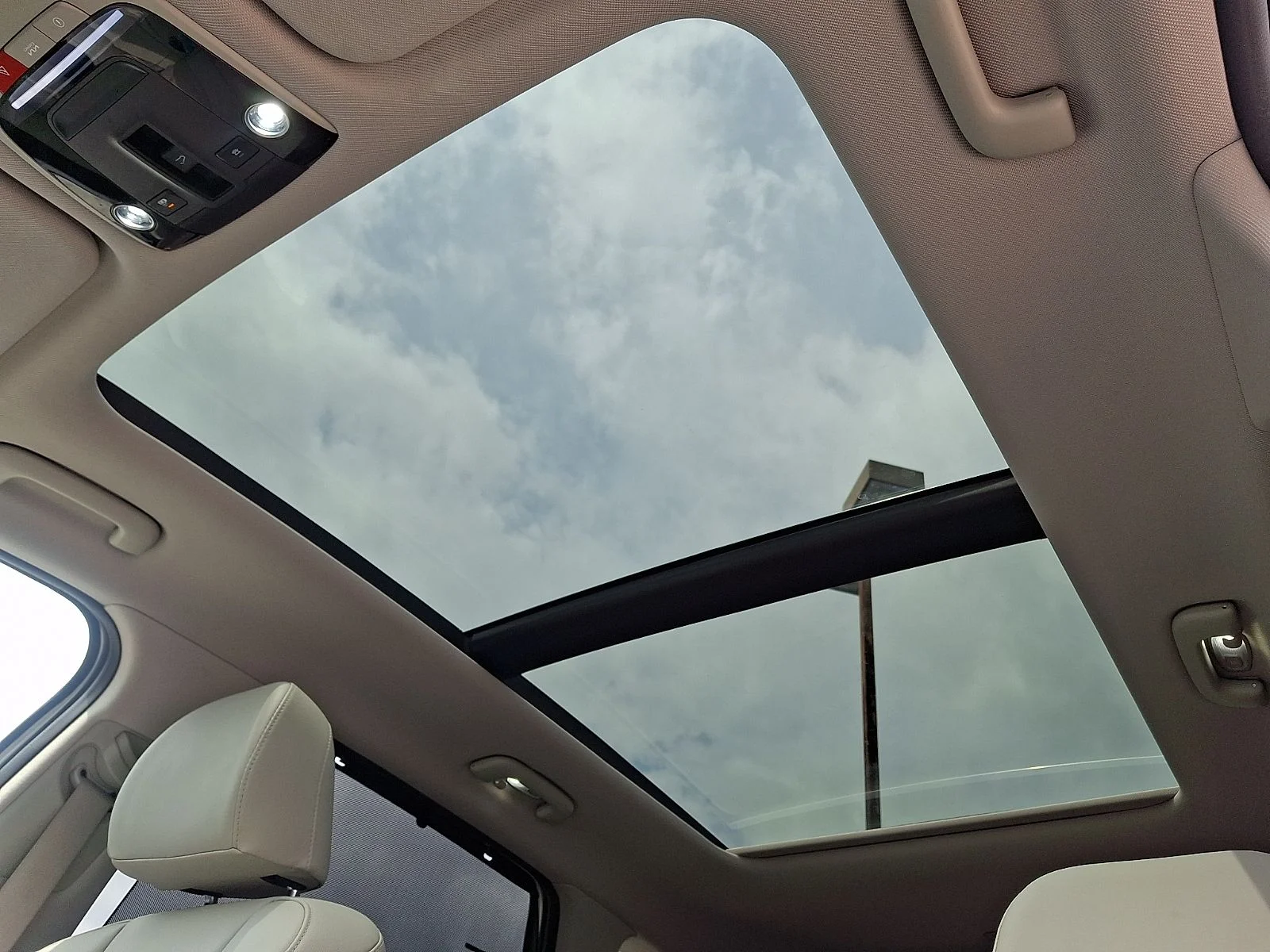 Certified Used 2023 White Kia SX Prestige image 14