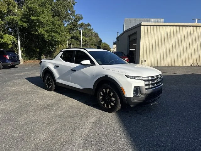 Used 2025 White Hyundai SEL image 3