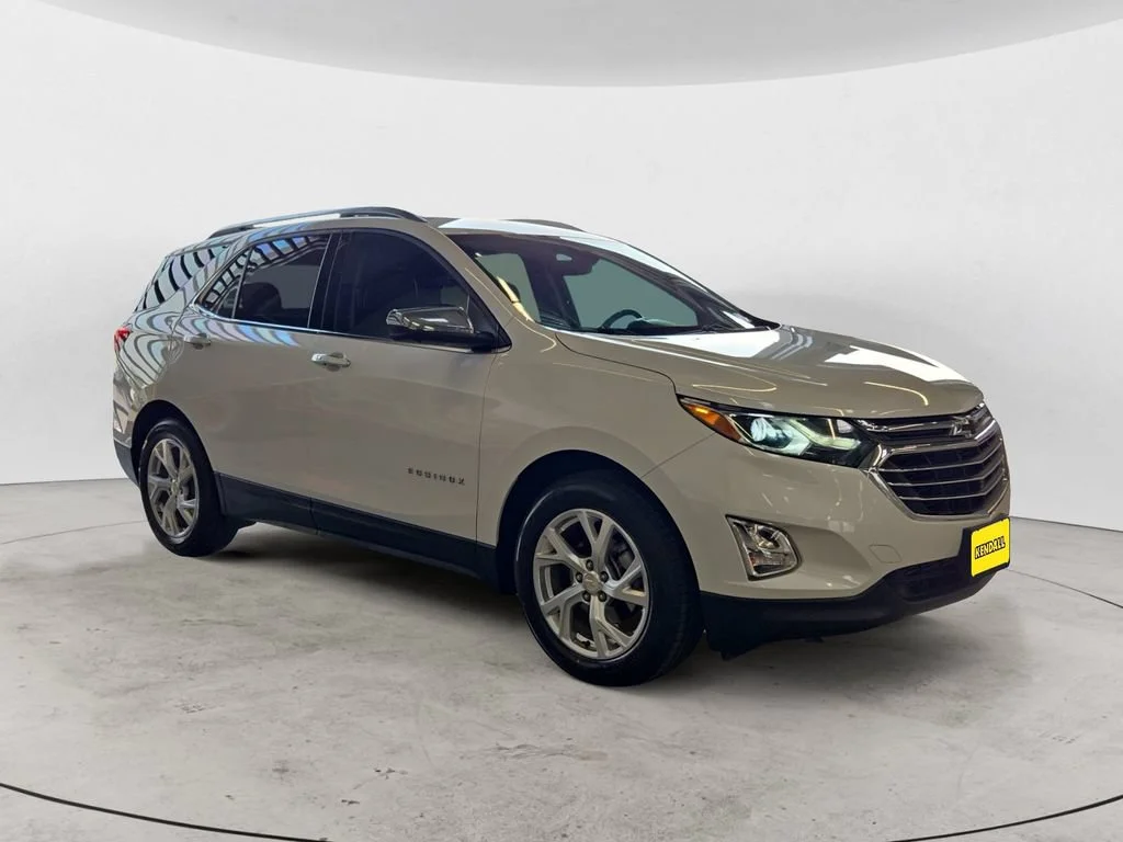 Used 2020 IRIDESCENT PEARL TRICOAT Chevrolet Premier image 3