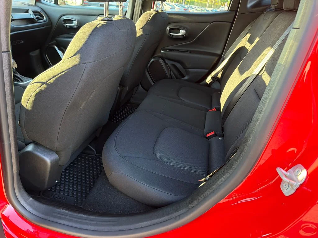 Used 2023 Red Jeep Latitude image 20