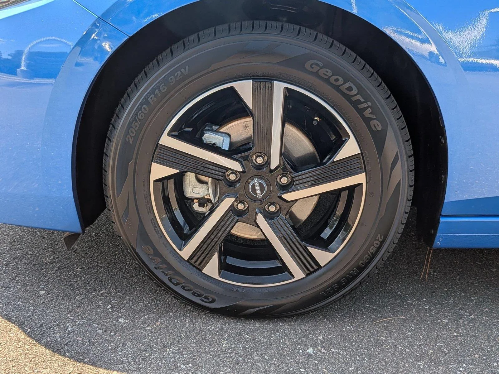 Used 2025 Electric Blue Metallic Nissan SV image 10