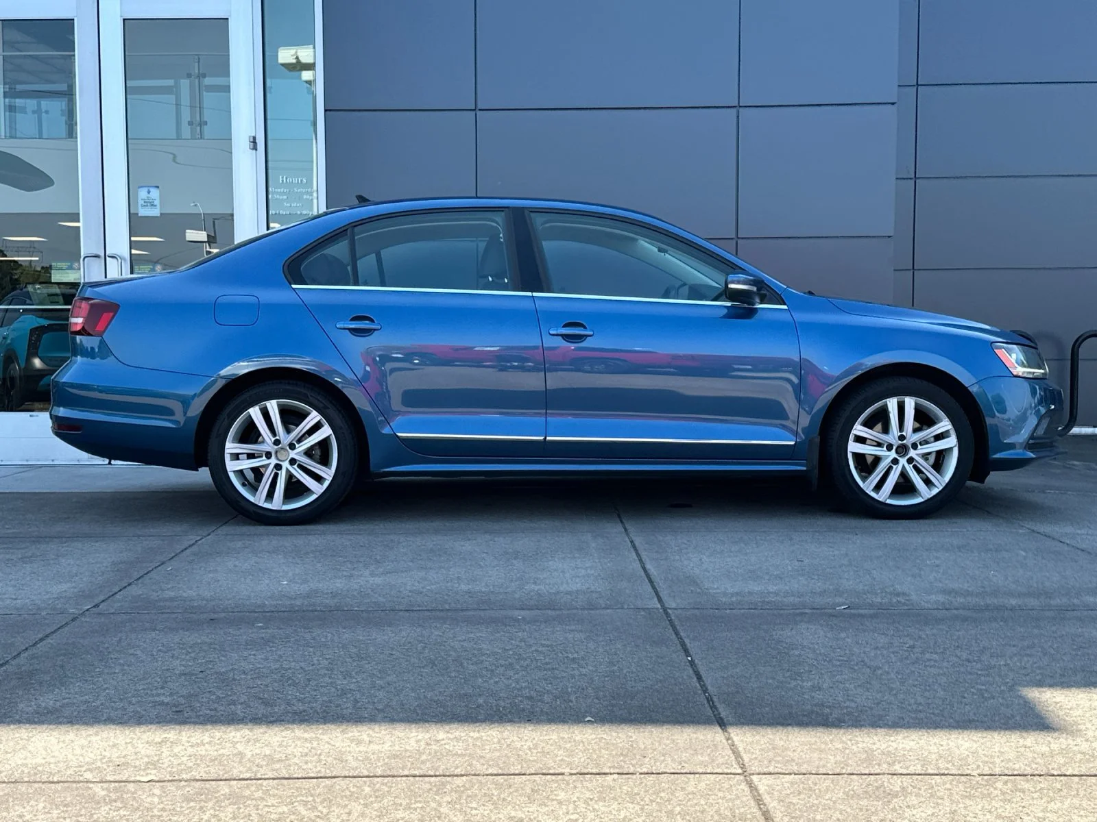 Used 2017 Blue Volkswagen 1.8T SEL image 3