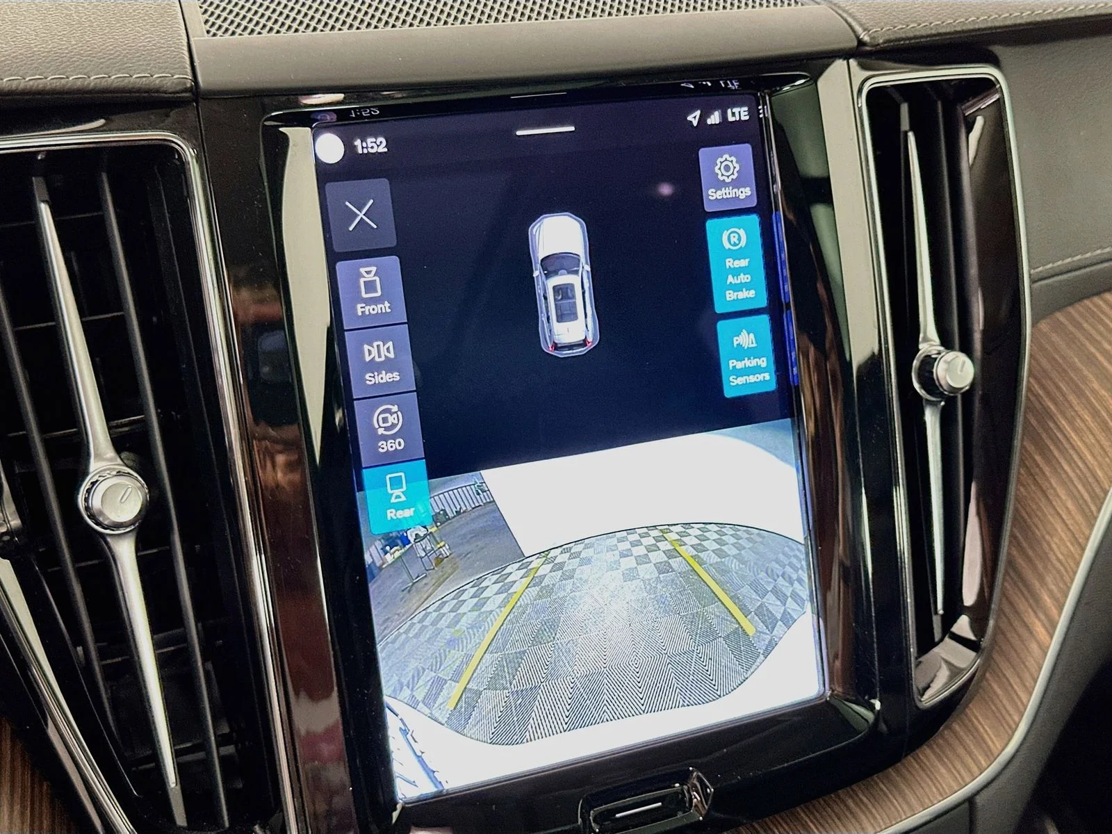 Used 2023 Crystal White Metallic Volvo B6 Ultimate Dark Theme image 14
