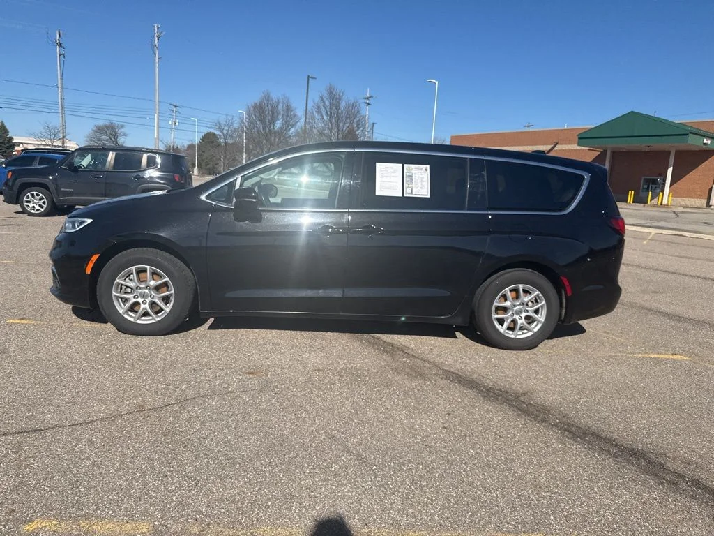 Used 2024 Diamond Black Chrysler Touring L image 2