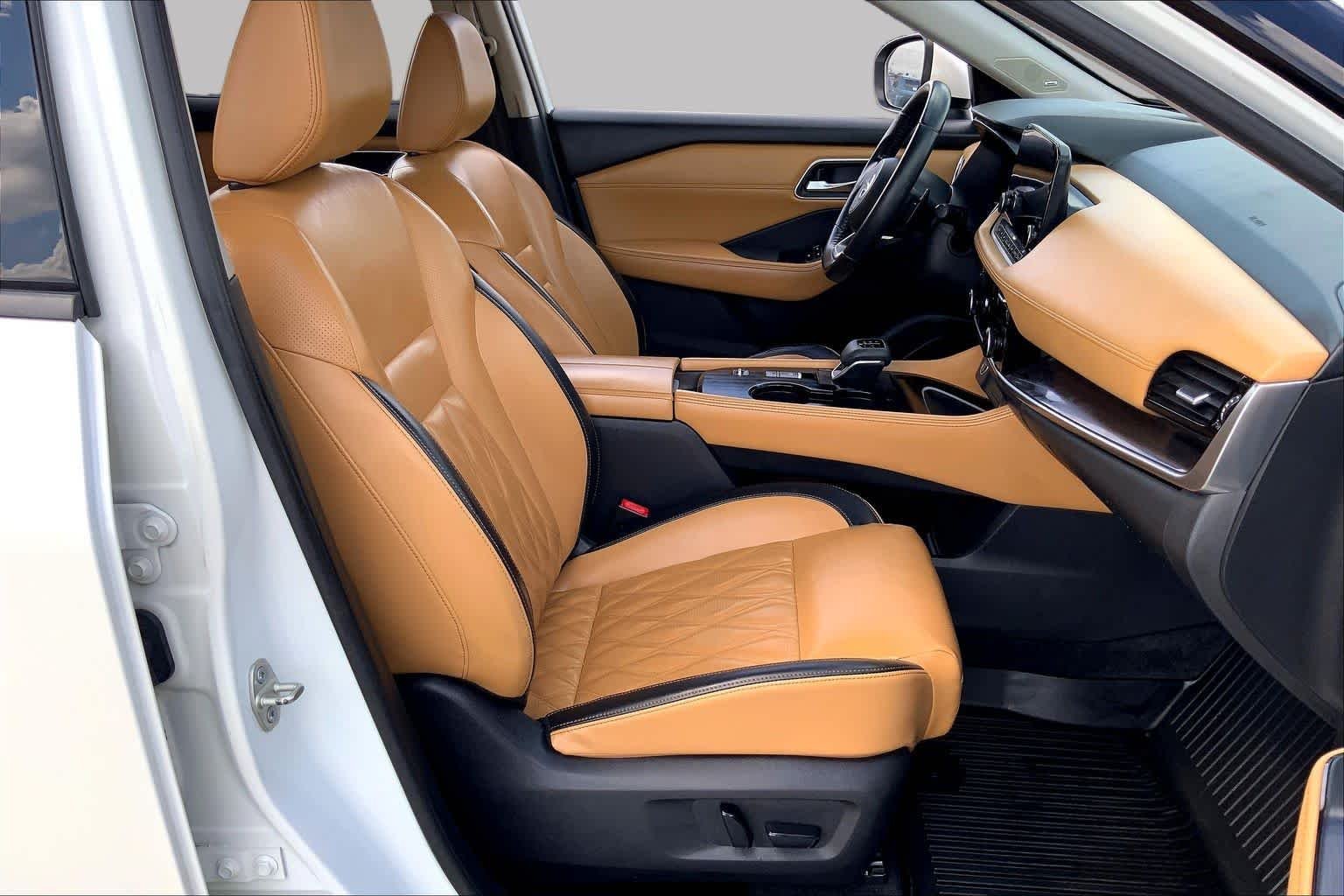 Used 2021 Pearl White Tricoat Nissan Platinum image 9