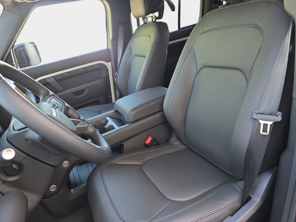 New 2026 Fuji White Land Rover X-Dynamic SE image 12