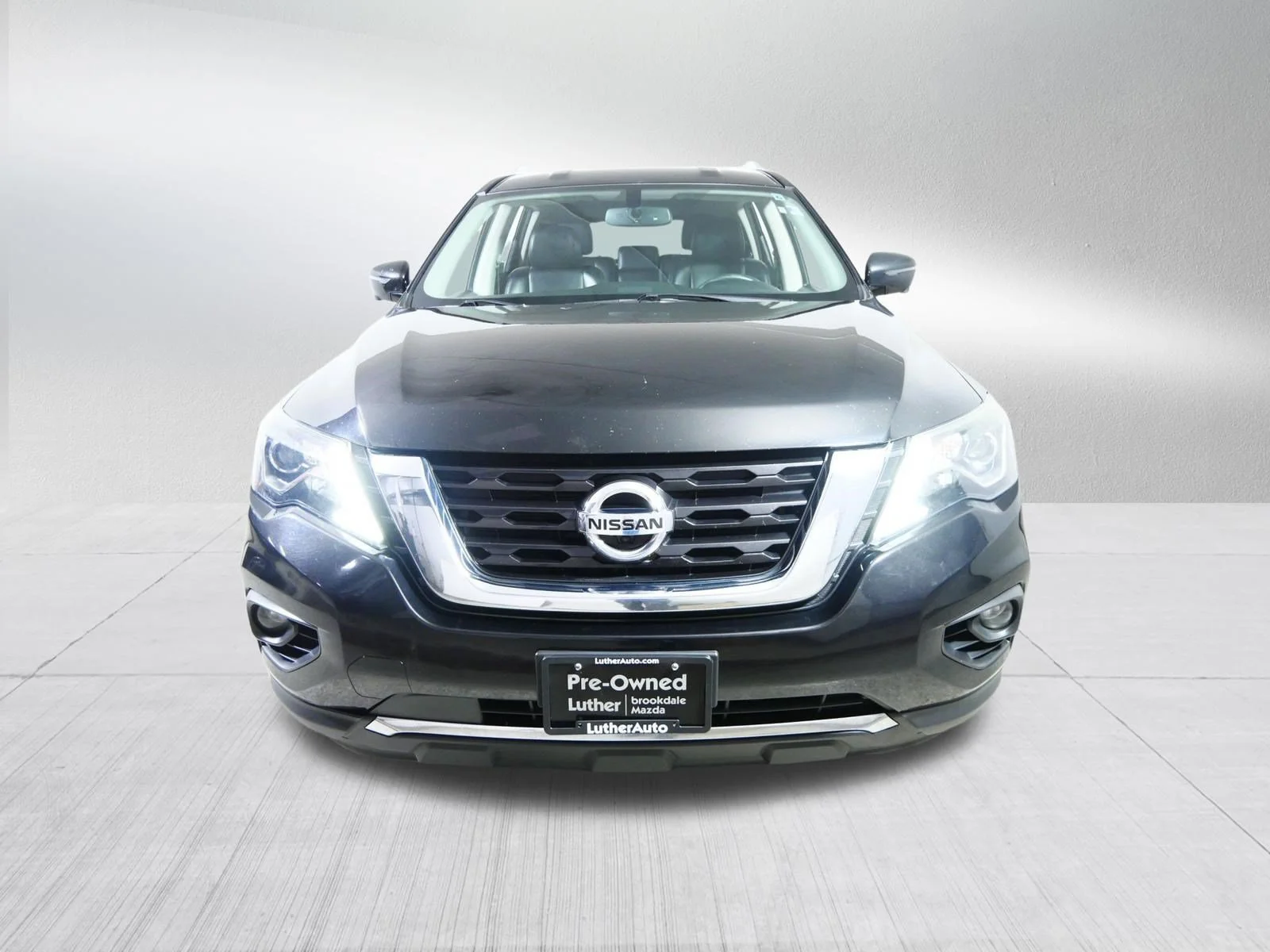 Used 2018 Magnetic Black Nissan SL image 2