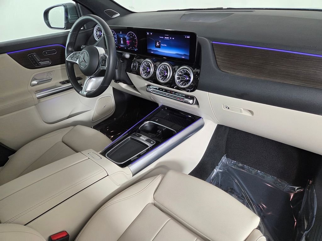 Certified Used 2025 Gray Mercedes-Benz GLA 250 image 32