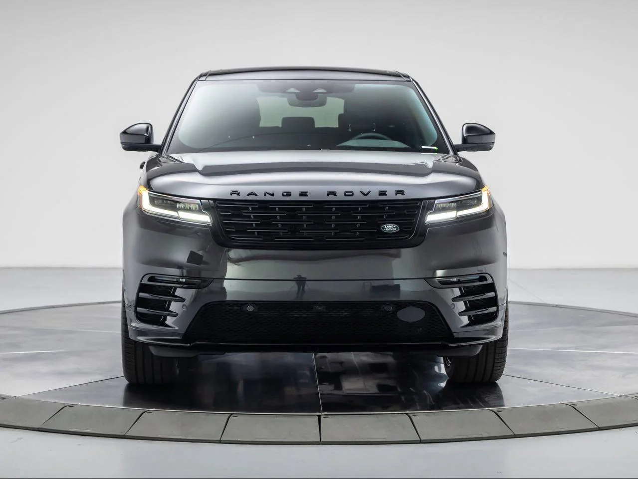 New 2026 Carpathian Grey Land Rover P250 Dynamic SE image 8