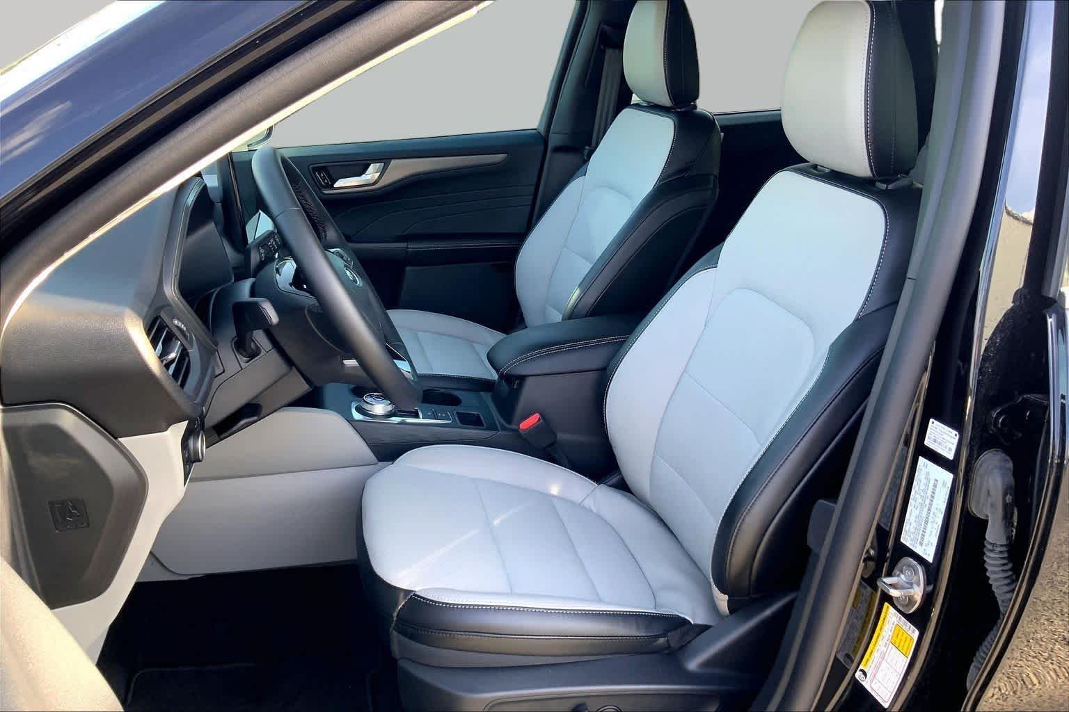 Used 2025 Agate Black Ford PHEV image 16