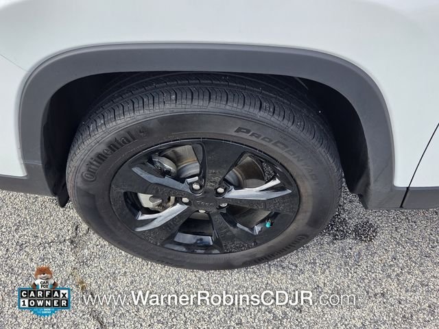 Used 2023 White Jeep Altitude image 18