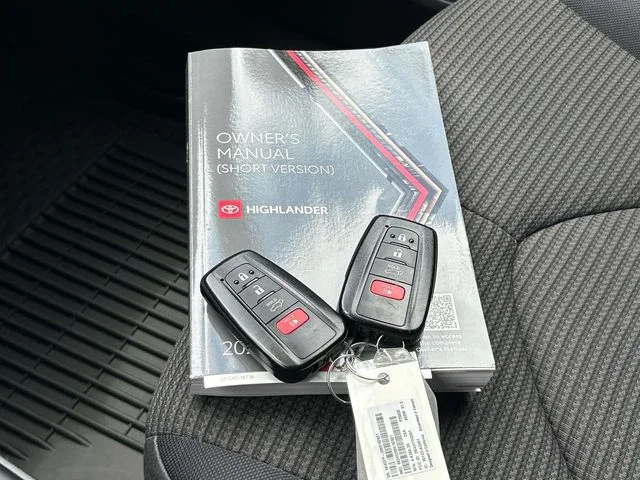 Used 2023 Silver Toyota LE image 5