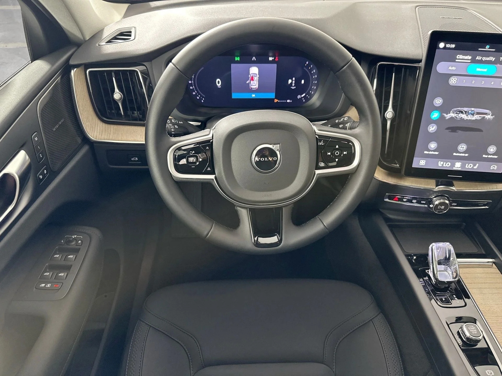 2026 Volvo XC60 Plus - Photo 22