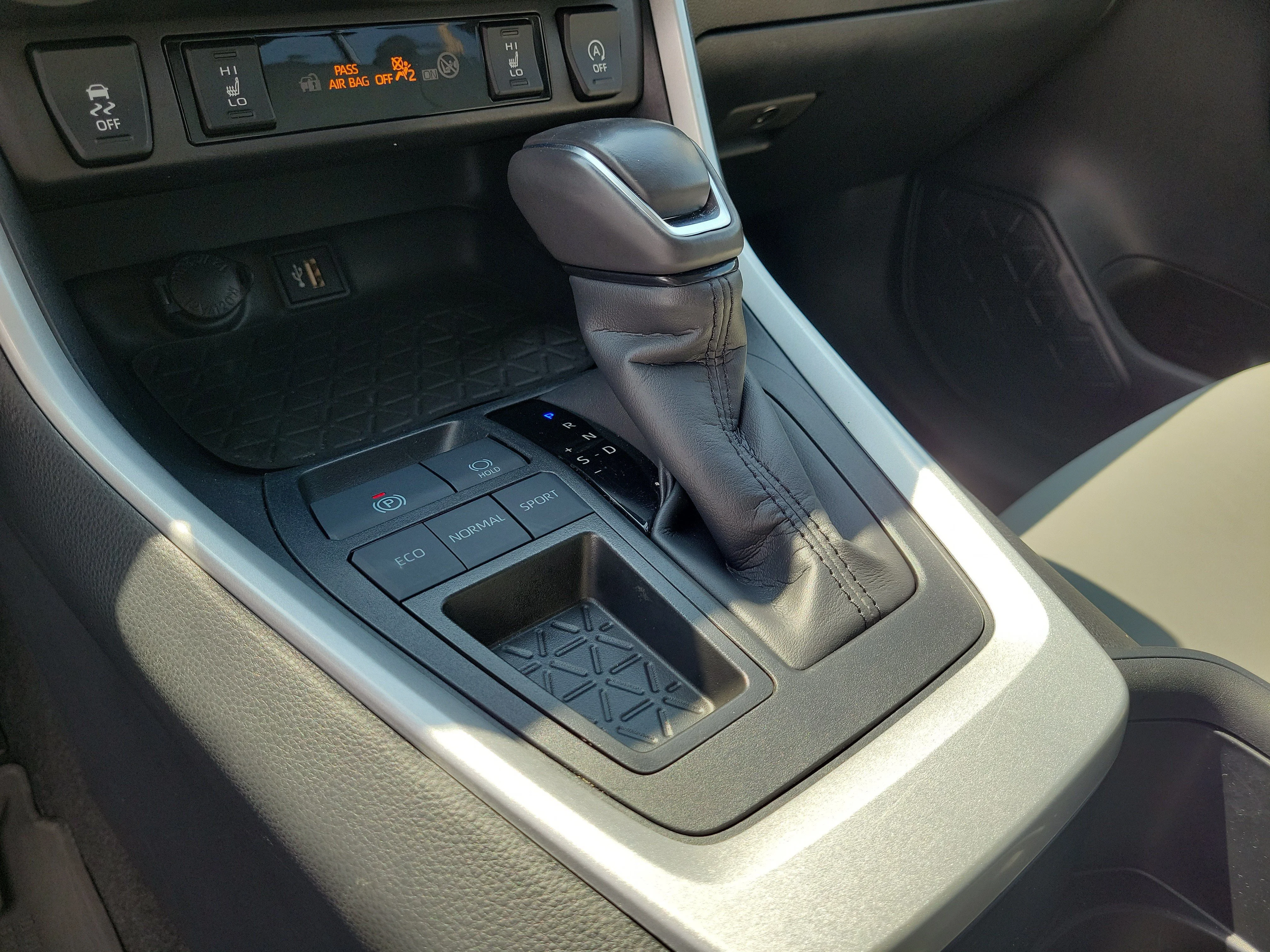 Used 2025 Pearl Toyota XLE Premium image 22
