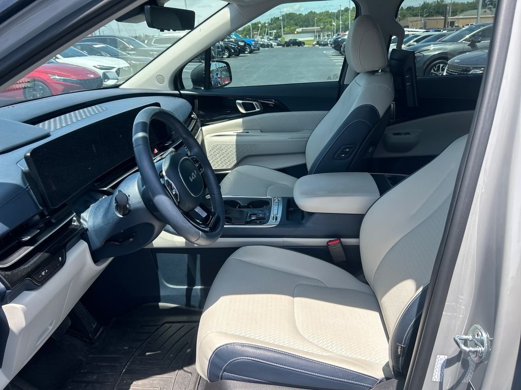 Used 2025 White Kia SX Prestige image 13